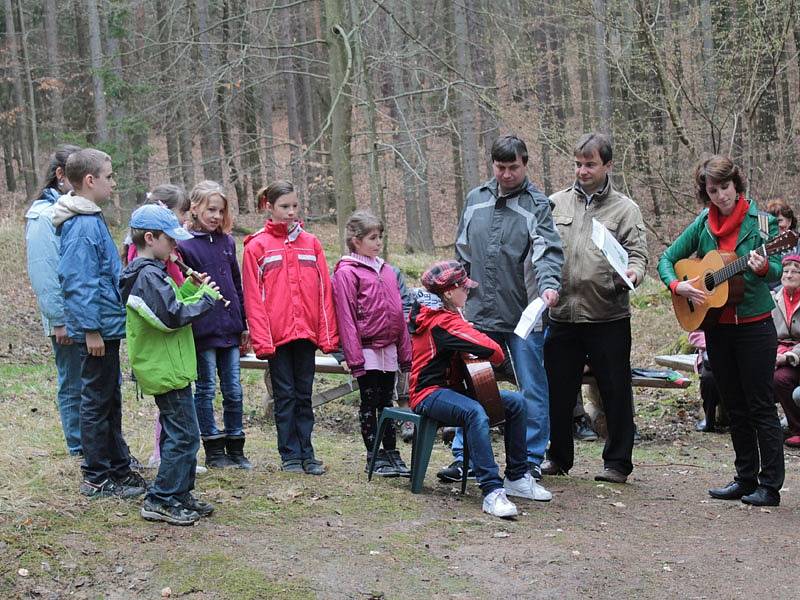 Čtvrté otevírání studánek v Mačovicích u Vranova.. 