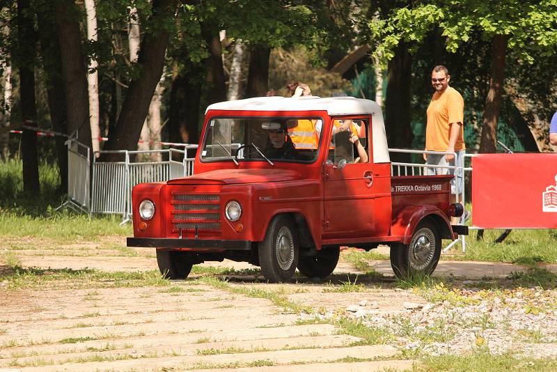 Vojenské technické muzeum se opět po roce velkolepě otevřelo veřejnosti. Dvacátou druhou sezonu zahájil průlet letounů i ukázka bitvy u Zborova.