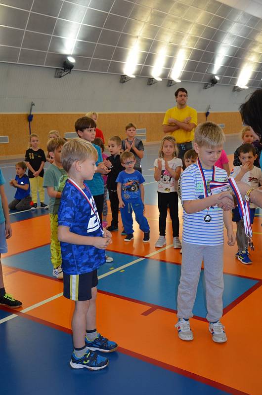 Mikulášské závody v dětské atletice uspořádalo Mateřské centrum Hvězdička v Benešově.