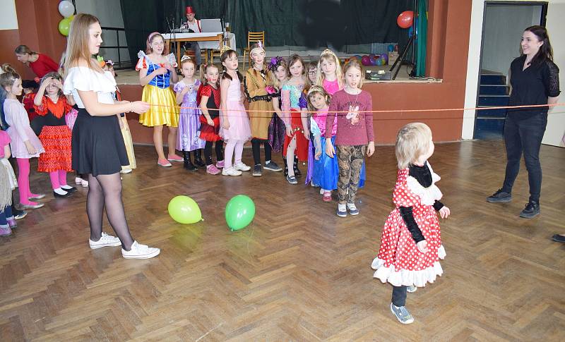 Dětský karneval v sokolovně v Heřmaničkách.