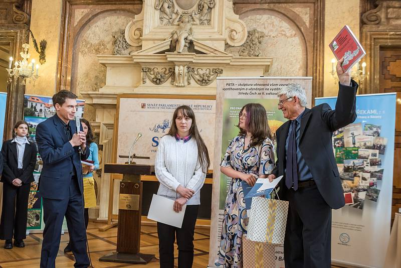 Setkání ve Valdštejnském paláci na pražské Malé Straně připomnělo 80. výročí tragických událostí z období nacistické okupace.