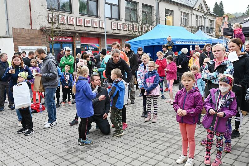 Ze 7. ročníku charitativního Běhu od nevidím do nevidím ve Stříbrné Skalici.