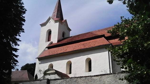 Farní kostel Navštívení Panny Marie z poloviny 13. století ve Šlapánově.