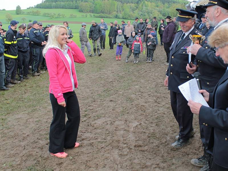 Cesta Markéty Járkové z Heřmaniček k titulu Miss hasička Evropy 2013 a evropské hasičské Miss sympatie.