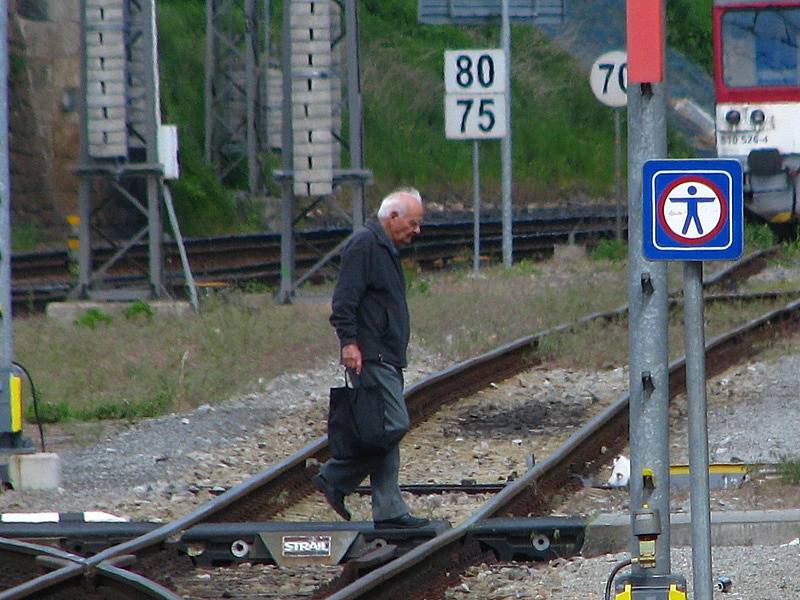 Benešovská promenáda na kolejích.