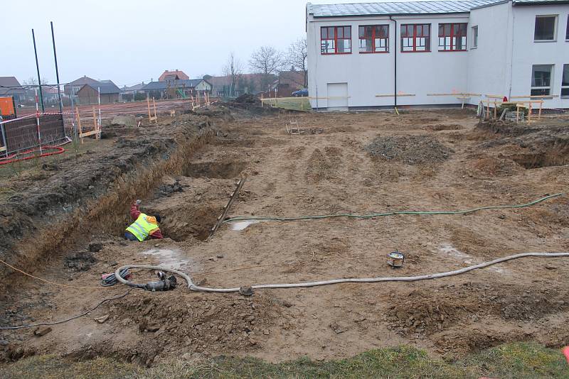 Výstavba nové budovy ZŠ Čechtice započala v březnu 2018.