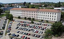Hlavní budova někdejších Pražských kasáren v Benešově se má do konce roku 2022 stát novým justičním palácem.