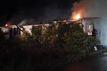 V sobotu v noci hořely v benešovské Křižíkově ulici hned dva objekty.