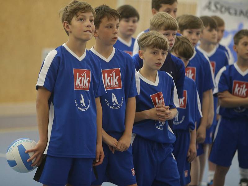 Z krajského kola turnaje žáků základních škol ve vybíjené v Benešově.