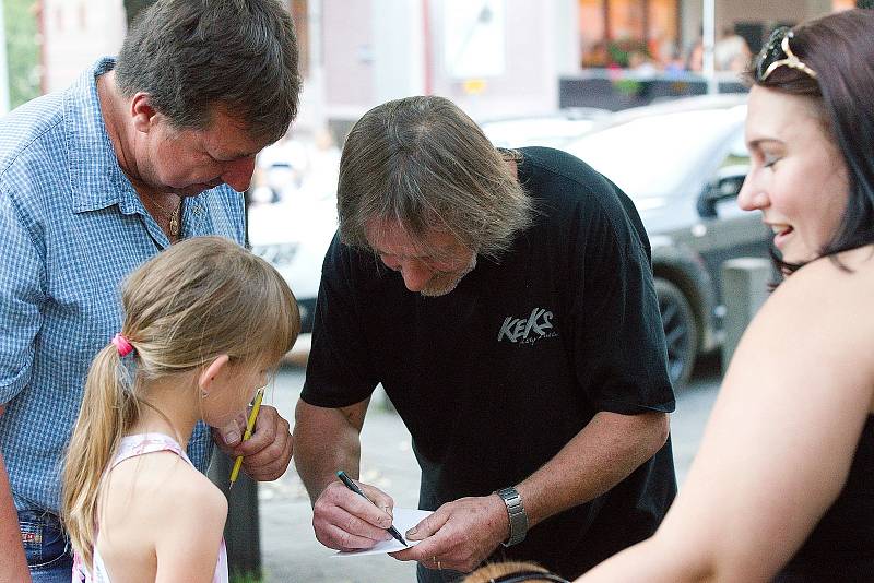 Z vystoupení zpěváka a kytaristy kapely Keks Štěpána Kojana v rámci hudebního festivalu Benešov City Live.