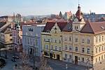 Benešov při pohledu ze střechy kostela sv. Anny - justiční palác s bývalou Komerční bankou.