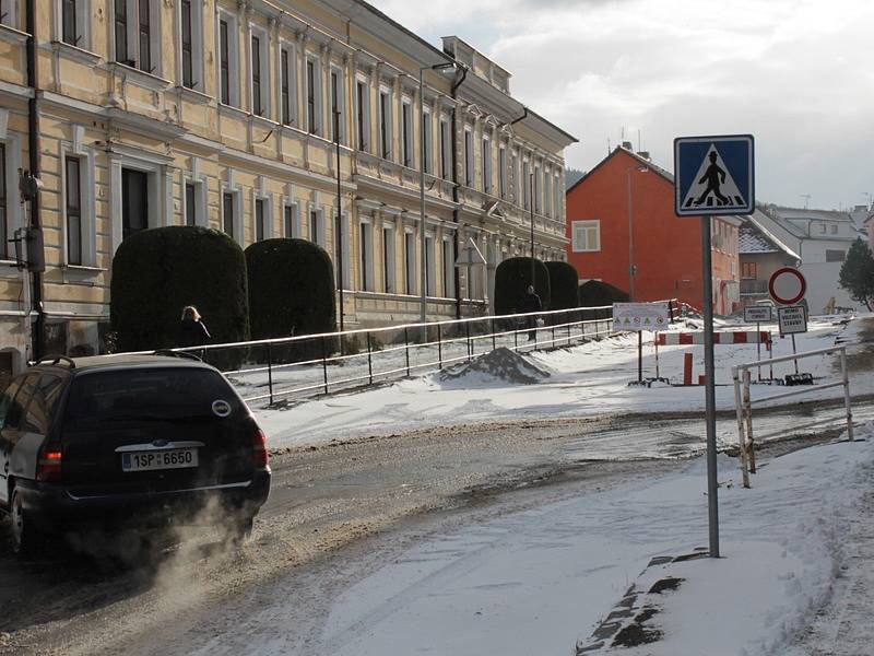 Stav Pražské ulice ve Voticích v sobotu 7. prosince 2013. 