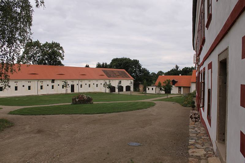 Díky literárnímu pořadu se mohli zájemci do třebešického zámku podívat.