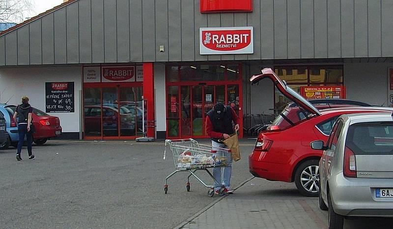 Nákupy na Zelený čtvrtek ve Vlašimi.