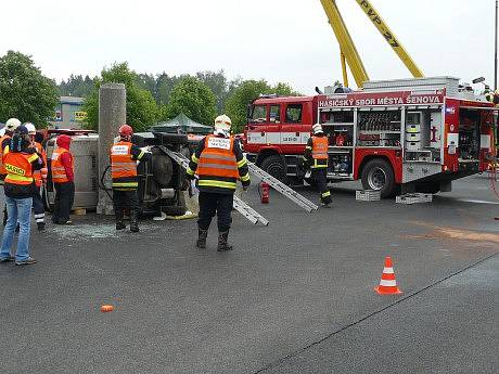 Votičtí hasiči předvedli, že mají v likvidací následků dopravních nehod praxi. 