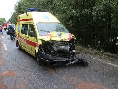 Nehoda zablokovala provoz na hlavní silnici I/18 na několik hodin.