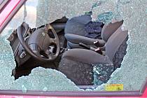 Nejjednodušší cesta zloděje do auta vede přes rozbité okno.