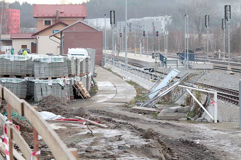 Stavba dopravního terminálu v Týnci nad Sázavou.