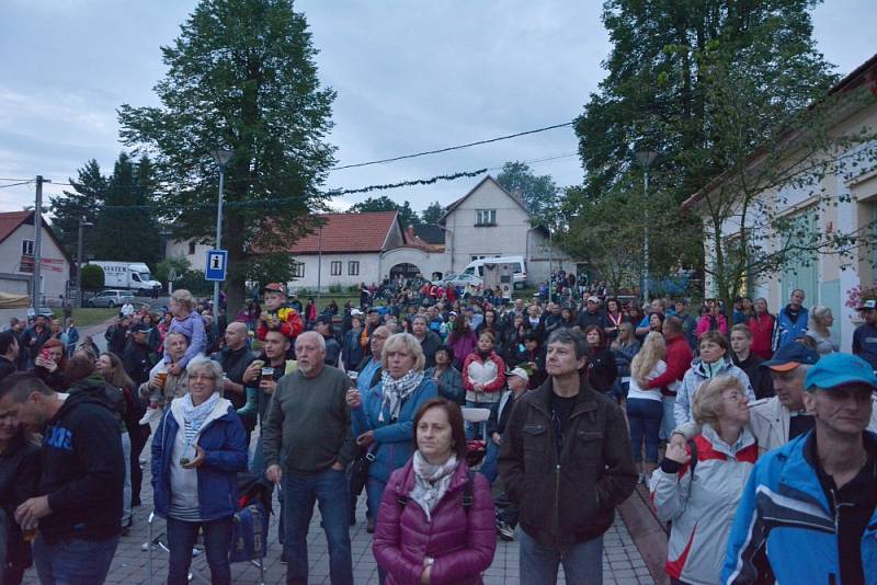 Olympic zaplnil celé náměstí. 