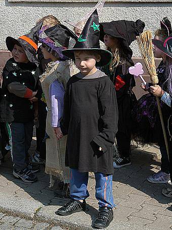 Tradice čarodějnic se v Benešově chopily děti z Mateřské školy v Táborské ulici.