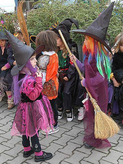 Tradice čarodějnic se v Benešově chopily děti z Mateřské školy v Táborské ulici.