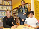 Detektivní vánoční povídku „Heween“ chystá představit čtenářům student vlašimského gymnázia David Veselý (uprostřed) v adventním čase.