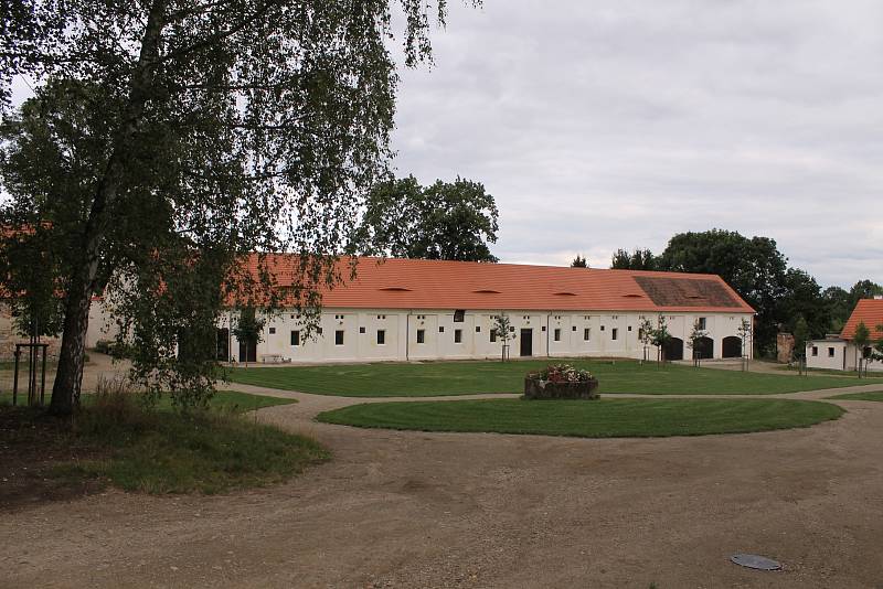 Díky literárnímu pořadu se mohli zájemci do třebešického zámku podívat.