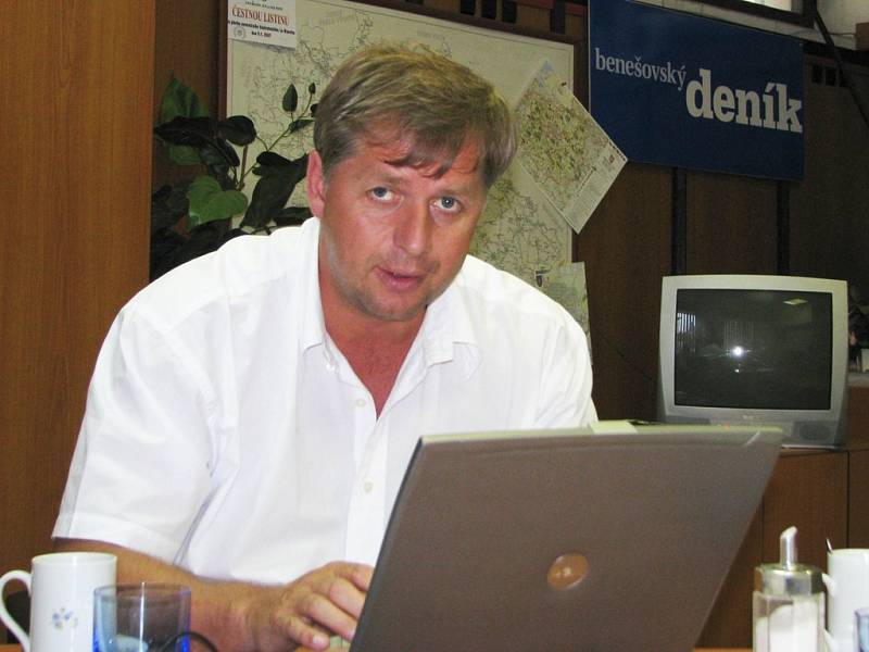 Petr Bendl při on-line rozhovoru