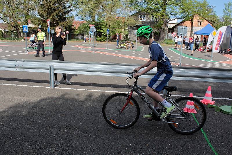 Z okresního kola Dopravní soutěže mladých cyklistů v Benešově.