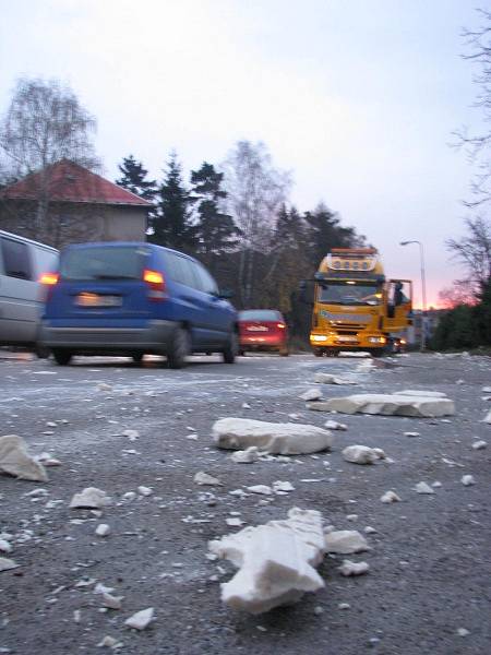 Dnešní ranní nehoda na příjezdu do Benešova.