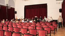 Pátá Noc divadel v Benešově se konala v sobotu 16. listopadu. Pořadatelské Komorní studio Áčko přispělo komedií Teta pana Charleyho.