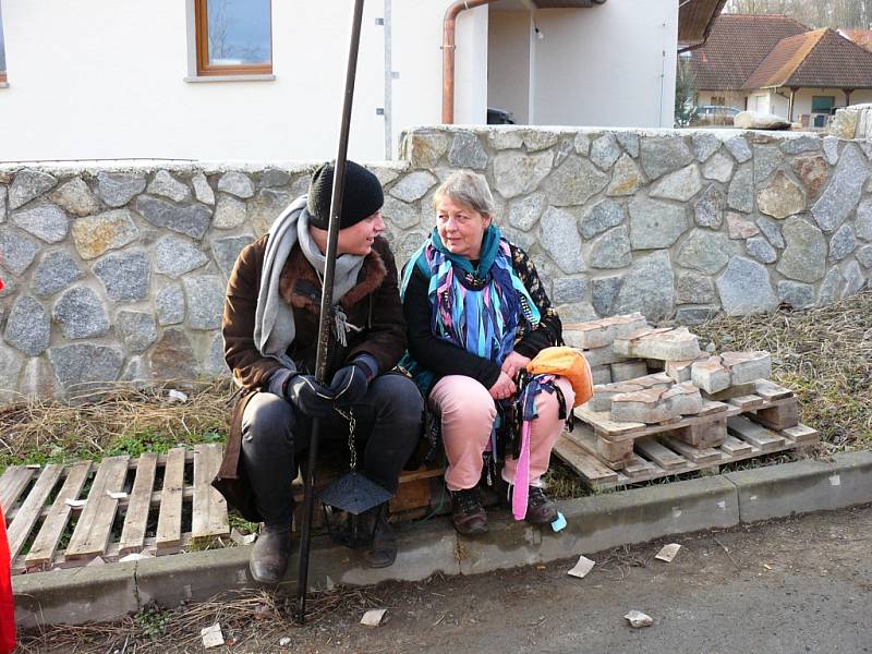 Masopust zahájili také v Pyšelích, a to tradičním průvodem masek.