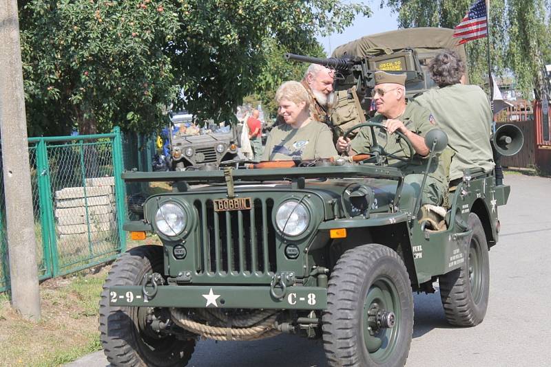 Voliči v Drahňovicích podpořili v prezidentských volbách Karla Schwarzenberga, Jiřího Drahoše i Petra Pavla. Snímek je z devátého setkání příznivců US Army.