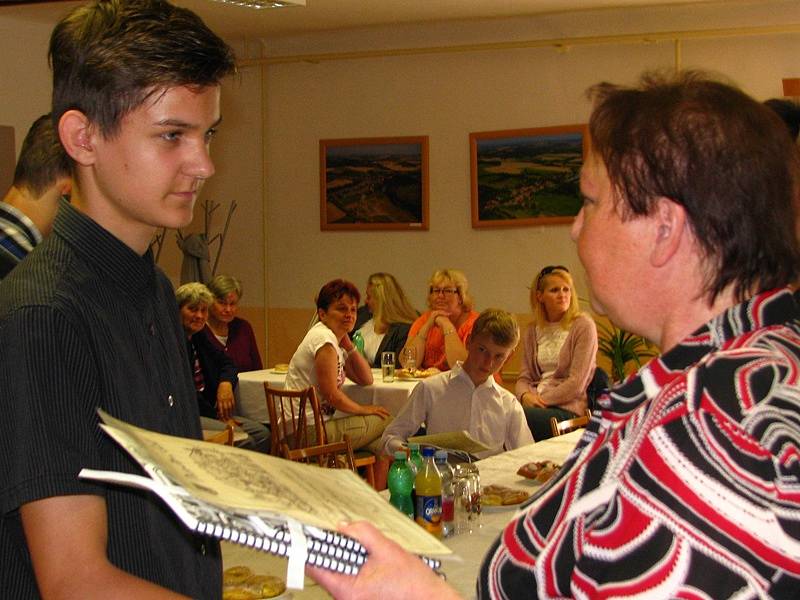 Rozloučení se žáky 9. třídy na vrchotojanovické radnici.