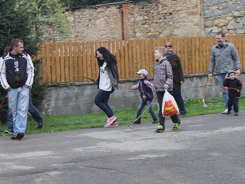 Pomlázka ve Strnadicích, Maršovicích a v Bystřici.