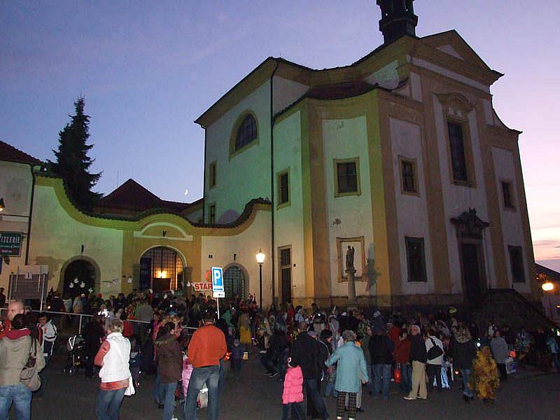 Hallowenský průvod benešovského MC Hvězdička.