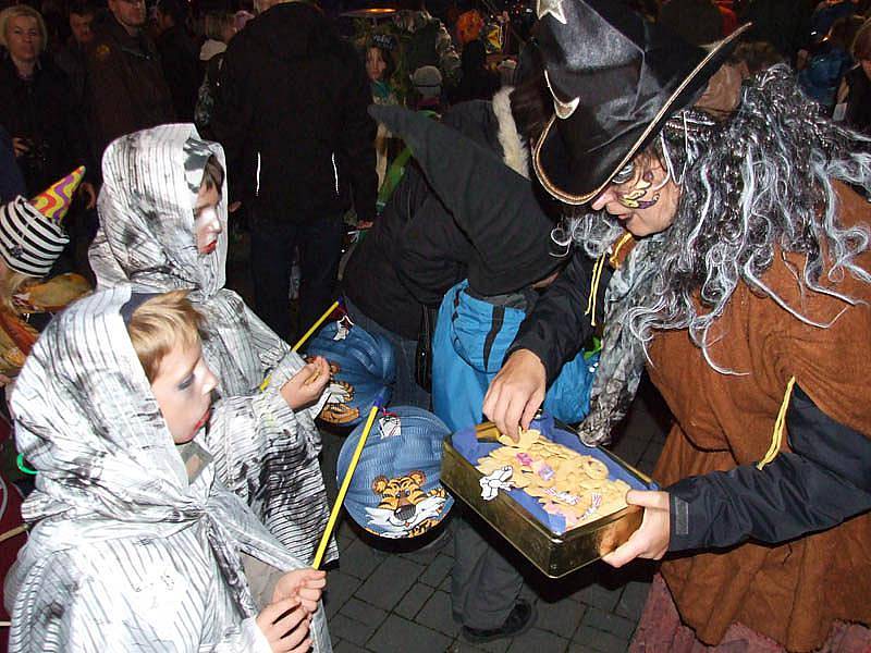 Hallowenský průvod benešovského MC Hvězdička.