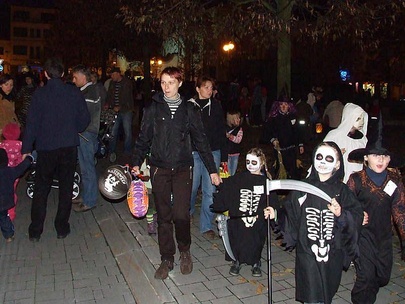 Hallowenský průvod benešovského MC Hvězdička.