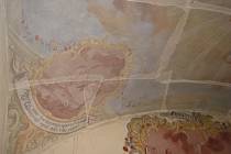 Fresky v klášteře sv. Františka z Assisi čekaji na restaurování. 