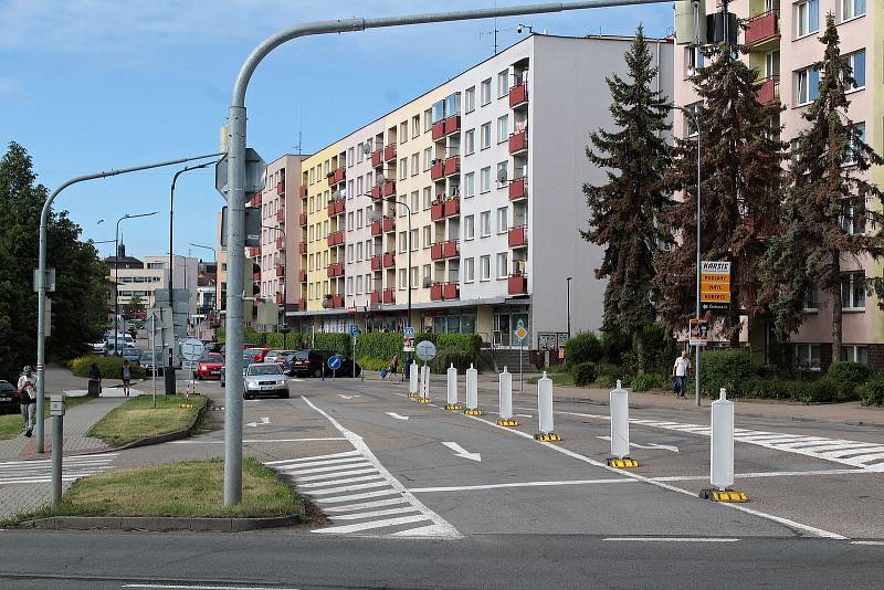 Z rekonstrukce povrchu silnice v Nové pražské ulici v Benešově.