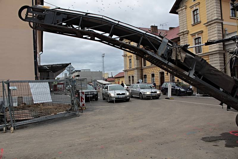 Stavba okružní křižovatky mezi Nádražní a Tyršovou ulicí v Benešově.