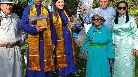 Svatba v mongolském stylu ve Světlé u Louňovic.