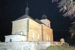 Na znak Vysokého Újezdu se dostal také raně gotický kostel Narození Panny Marie.