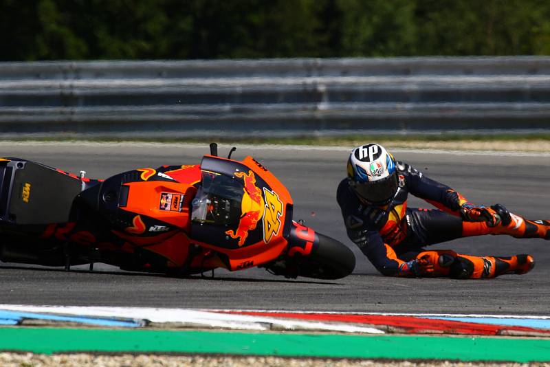 Horké kvalifikační tréninky před Monster Energy Grand Prix České republiky v Brně.