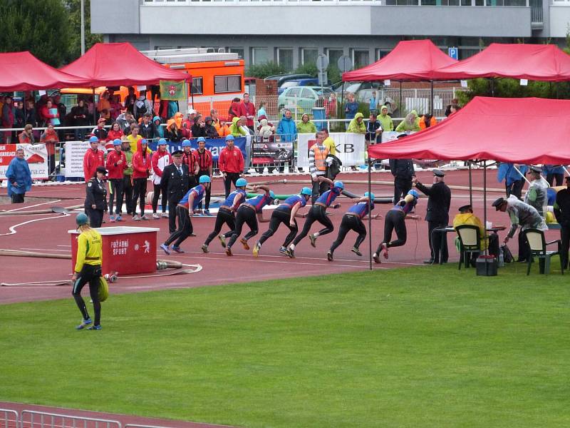 Hasiči z Chářovic vybojovali na mistrovství republiky v požárním sportu 11. místo.