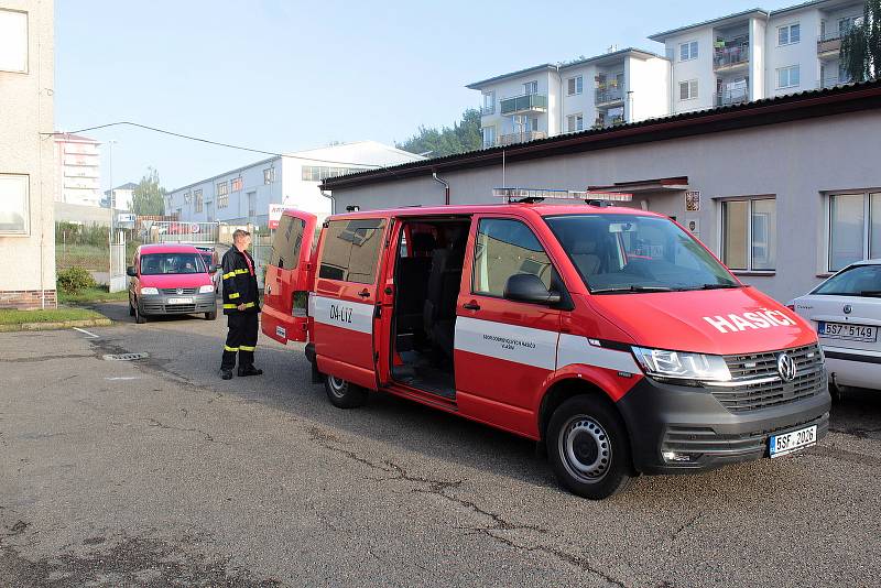 Přebírání testů pro školy na stanici HZS Benešov 25. srpna.