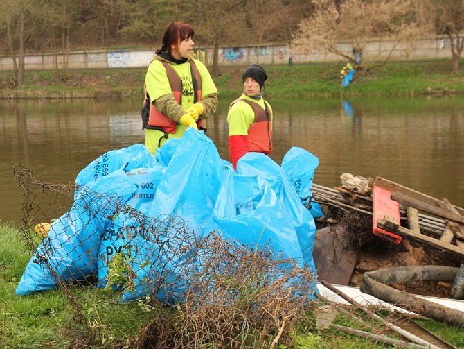 V úseku z Kácova do Pikovic dobrovolníci sebrali 18,37 tun odpadků.