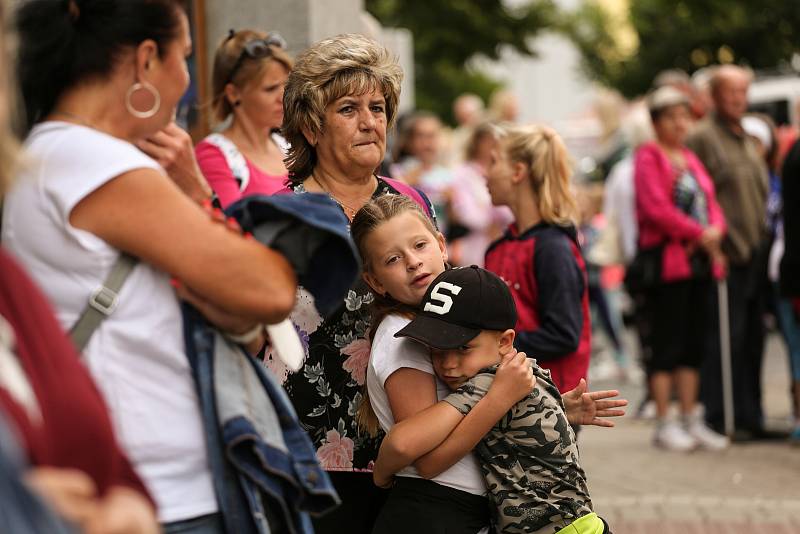 Z průvodu jezdců Benešovem v rámci Memoriálu generála Custera 2021 ve čtvrtek 19. srpna.