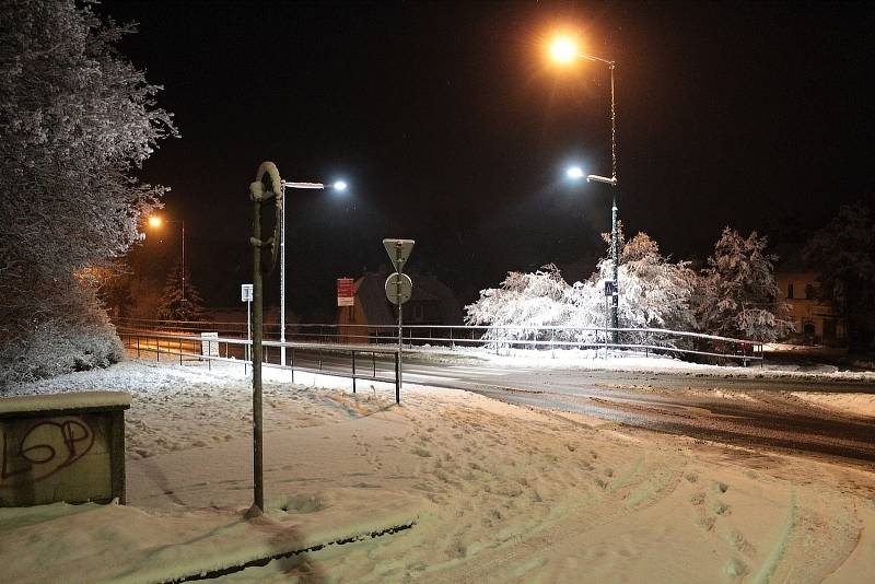 Zasněžený Týnec nad Sázavou ve čtvrtek 7. ledna 2021 ráno.