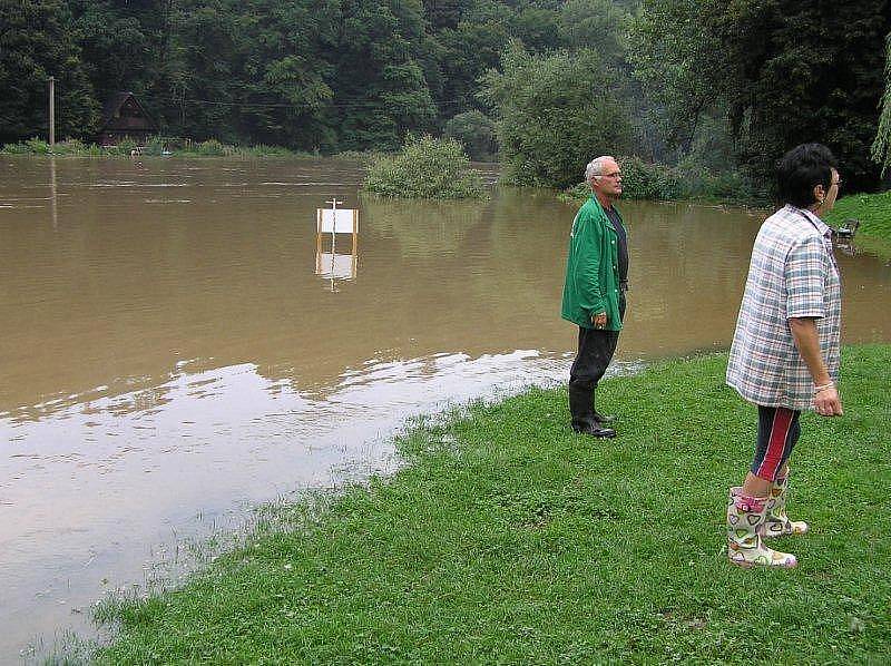 Povodně ve Lštění, Čerčanech, Čtyřkolech, Nespekách, Poříčí nad Sázavou a Zlenicích.